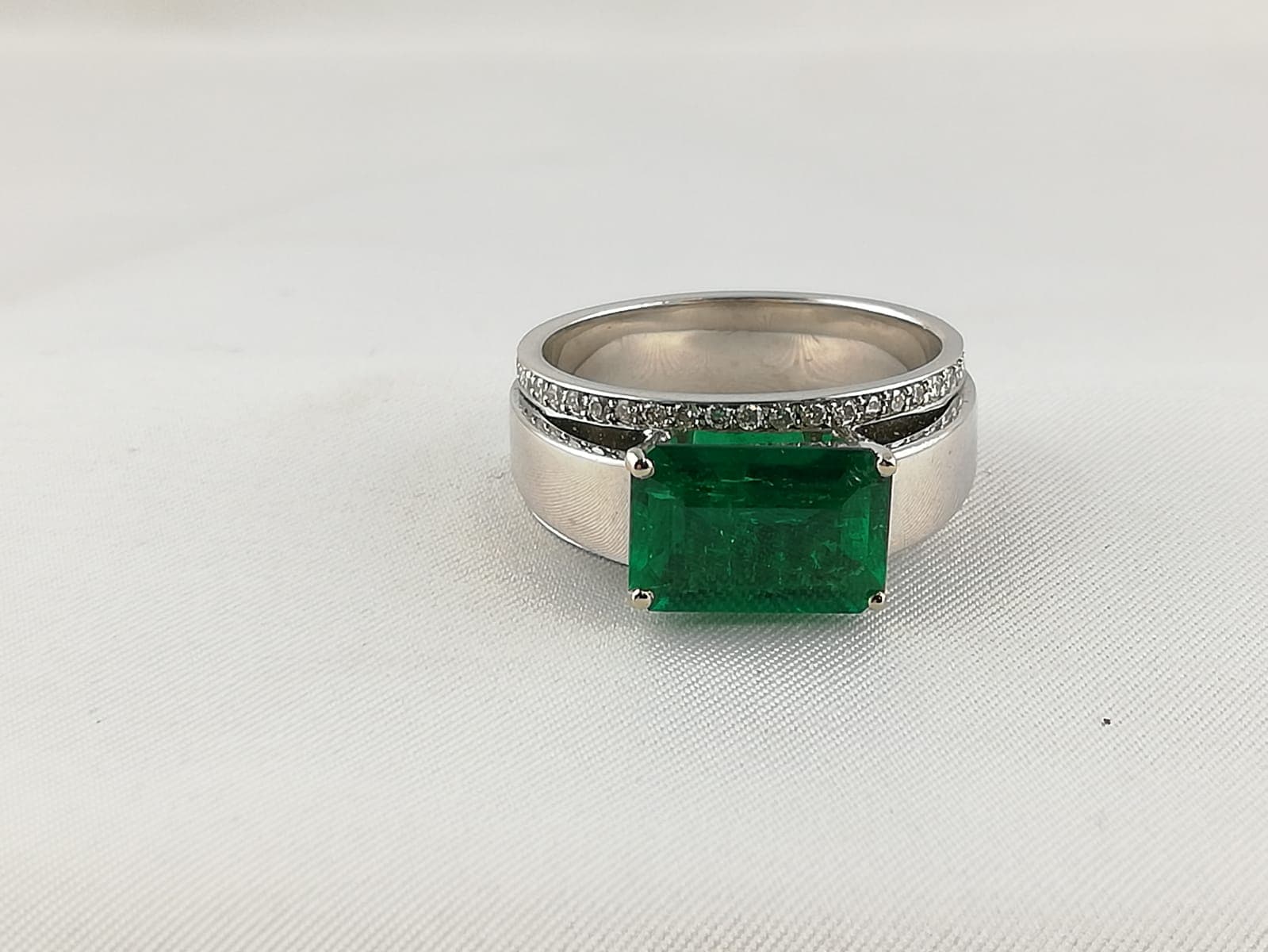 Rachat de bijoux anciens & parures d’époque à Paris 7e
